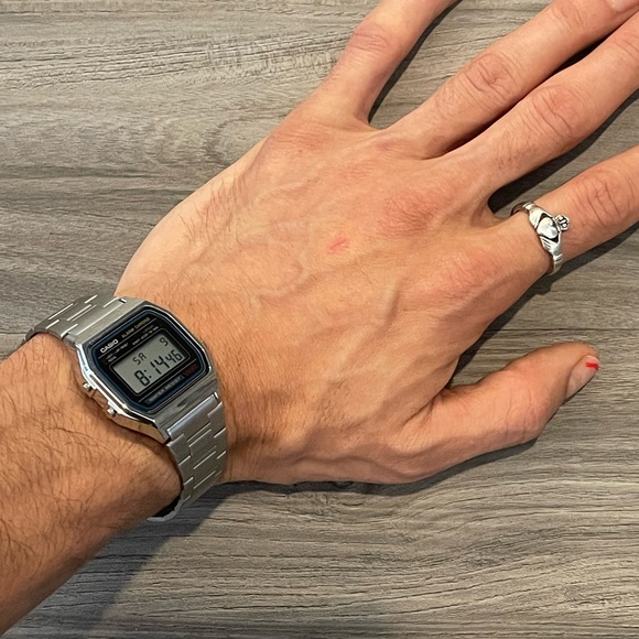 [SOLD] Bundle Casio silver watch and claddagh ring - Picture 3 of 4